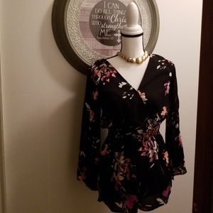 NWT🖤SUPER CUTE ROMPER